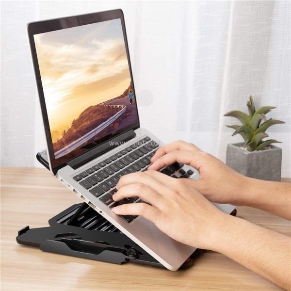 מעמד איכותי למחשב נייד <b>של חברת BLAUPUNKT</b>