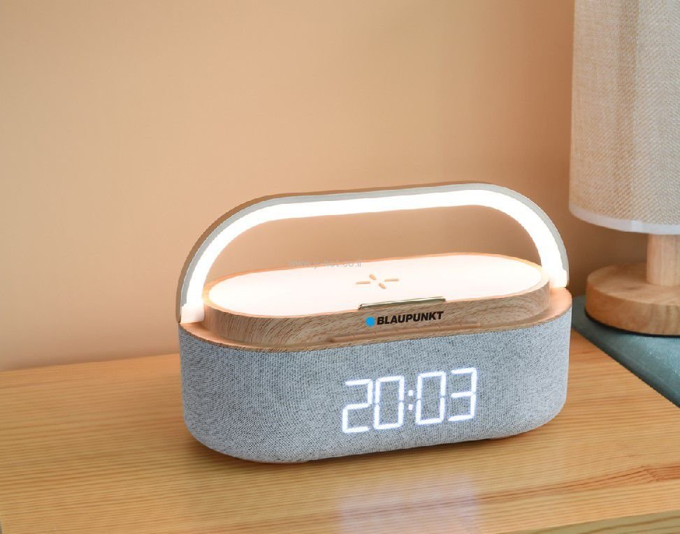 רדיו שעון מעוצב עם תאורת לד ומשטח טעינה אלחוטית מבית Blaupunkt – תמונה 4