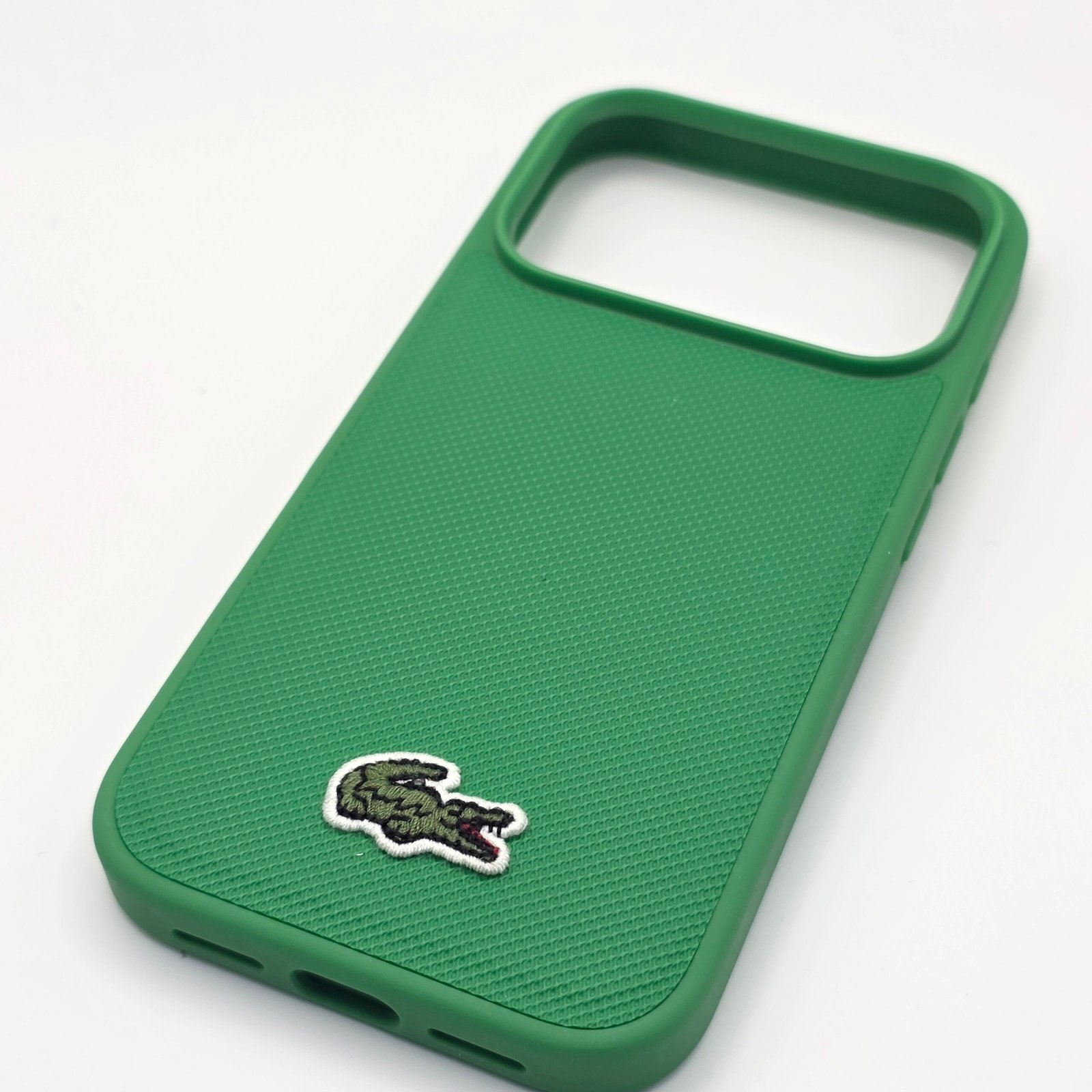 חבילת פרימיום לאייפון 17 פרו: כיסוי LACOSTE MagSafe ירוק + כבל C to C איכותי לטעינה מהירה – תמונה 6